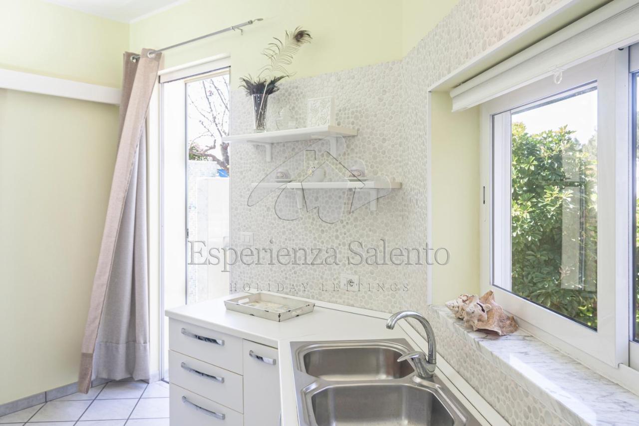 Villa Breezy Beach House à Marina di Mancaversa Extérieur photo